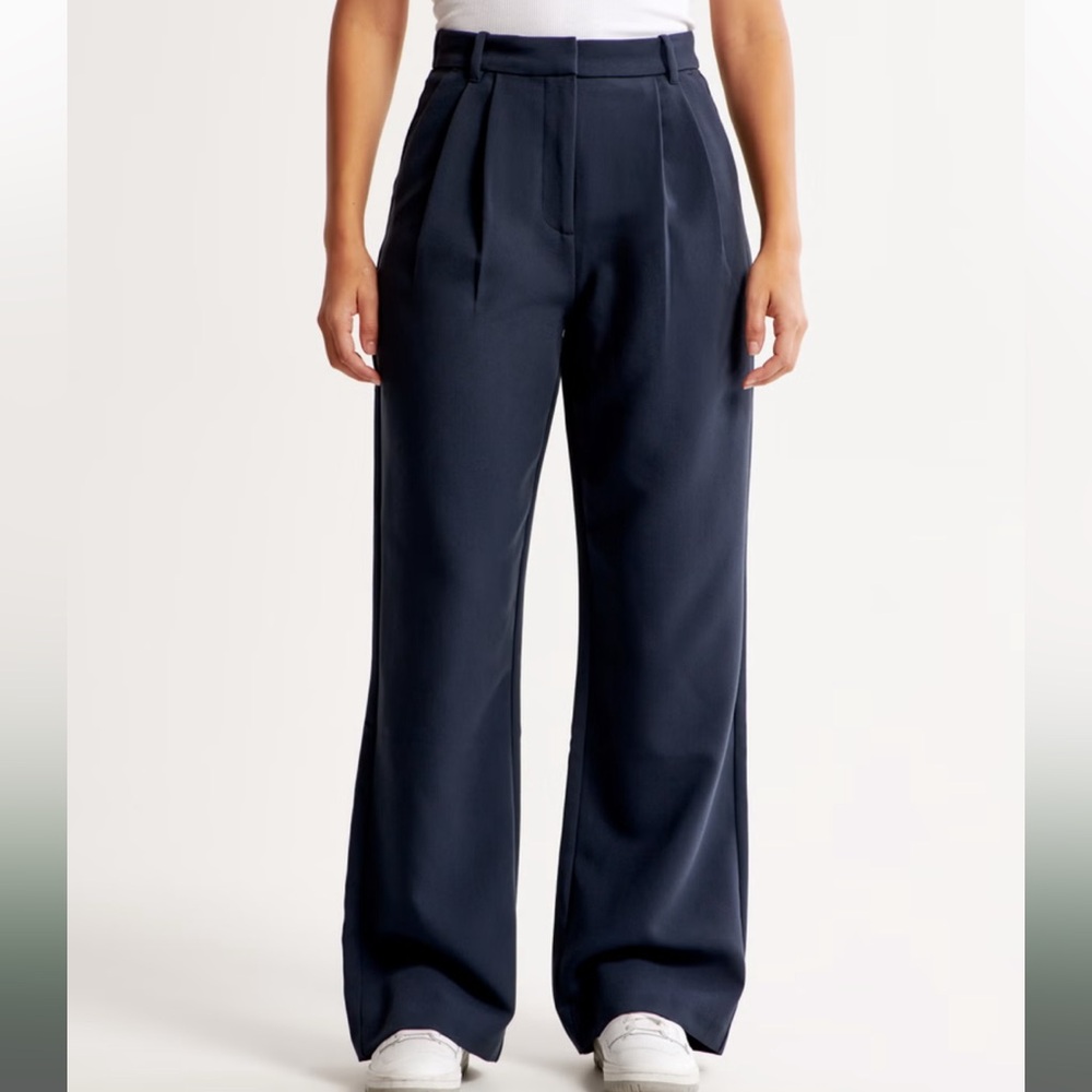 NWT A&F tailored sloane curve pant in navy 33 short